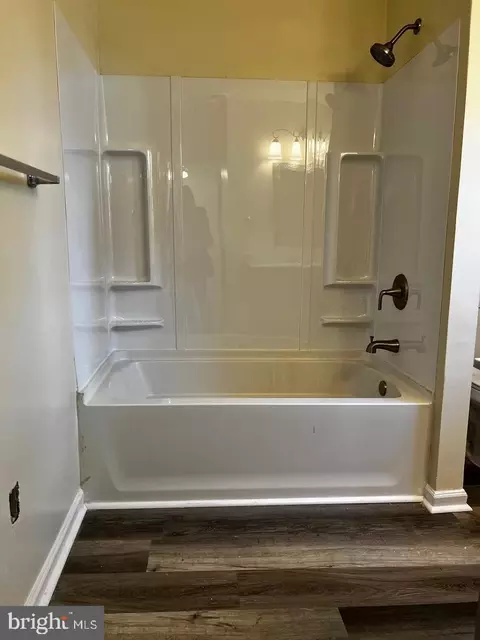 Bath - 809 Miami Ave, Salisbury, MD 21801 photo 4 of 7
