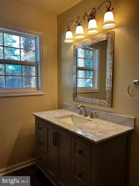 Bath - 809 Miami Ave, Salisbury, MD 21801 photo 2 of 7