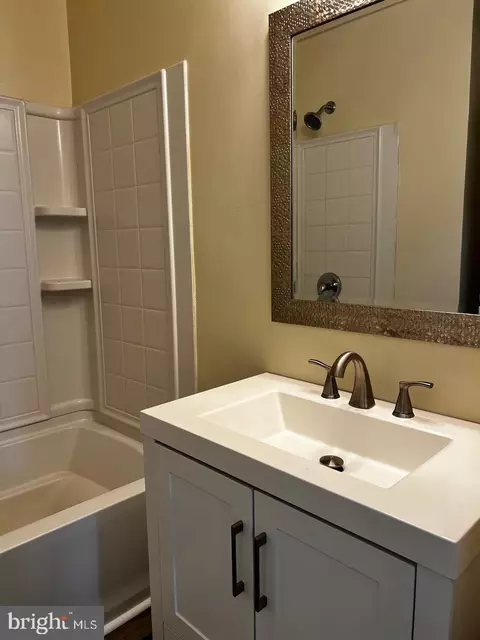 Bath - 809 Miami Ave, Salisbury, MD 21801 photo 5 of 7
