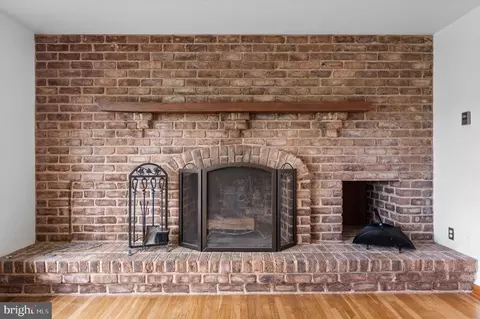 Living - 3419 Meadow Bridge Rd, Eden, MD 21822 photo 2 of 2