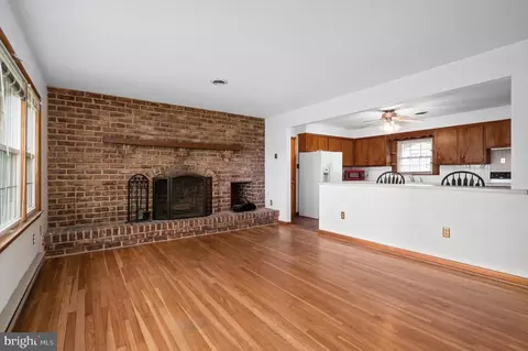 Living - 3419 Meadow Bridge Rd, Eden, MD 21822 photo 1 of 2