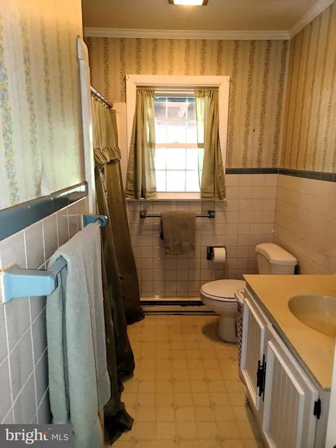 Bath - 125 Johnson Dr, Salisbury, MD 21804 photo 2 of 2