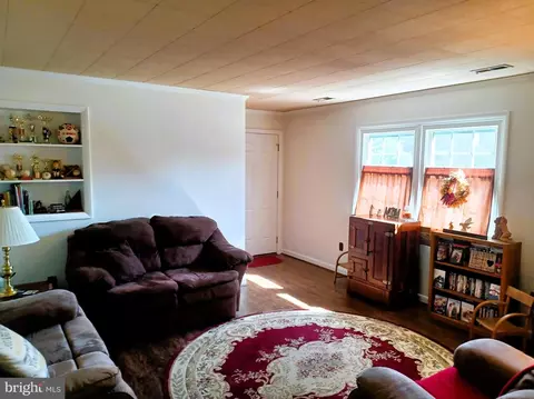 Living - 125 Johnson Dr, Salisbury, MD 21804 photo 1 of 3