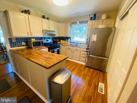 Kitchen - 5689 Spinnaker Dr, Salisbury, MD 21801 photo 4 of 4