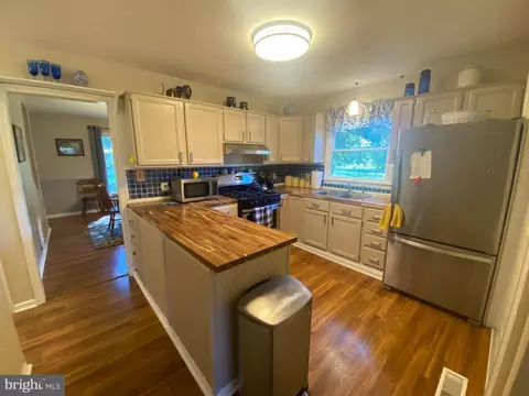 Kitchen - 5689 Spinnaker Dr, Salisbury, MD 21801 photo 2 of 4