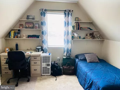 Bedroom - 5689 Spinnaker Dr, Salisbury, MD 21801 photo 9 of 12