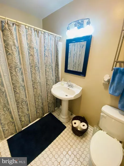 Bath - 5689 Spinnaker Dr, Salisbury, MD 21801 photo 2 of 4