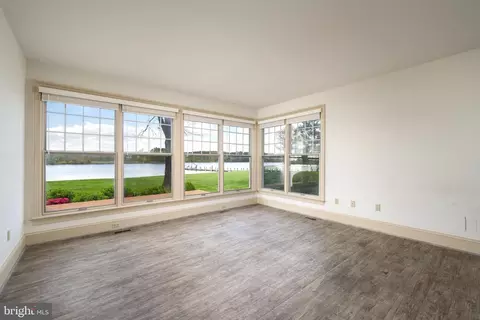 Living - 5285 James Landing Rd, Salisbury, MD 21801 photo 4 of 5