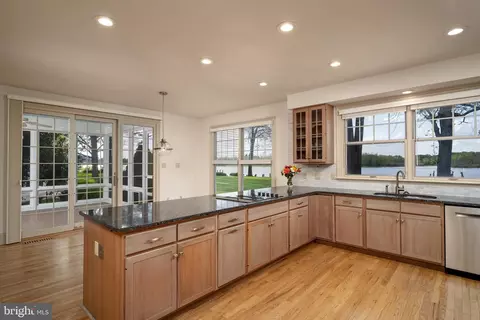 Kitchen - 5285 James Landing Rd, Salisbury, MD 21801 photo 2 of 3