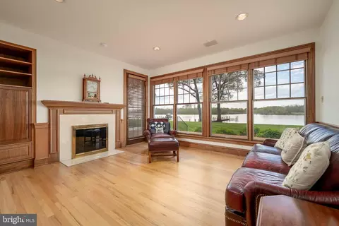 Living - 5285 James Landing Rd, Salisbury, MD 21801 photo 3 of 5