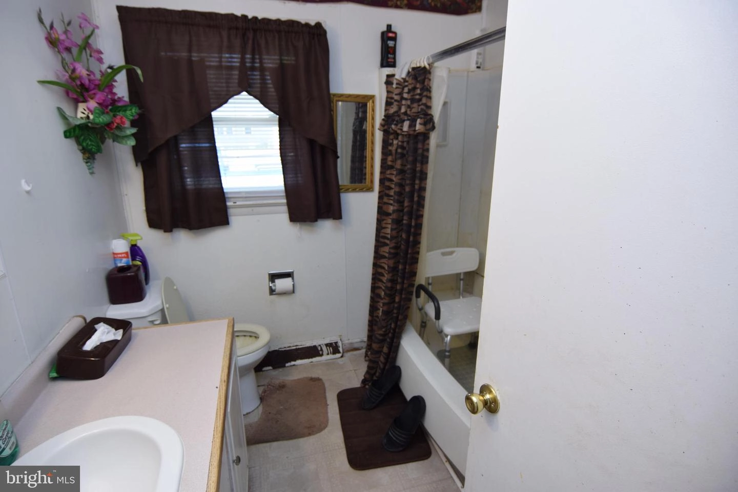 Bath - 202 Poplar St, Delmar, MD 21875 photo 1 of 2