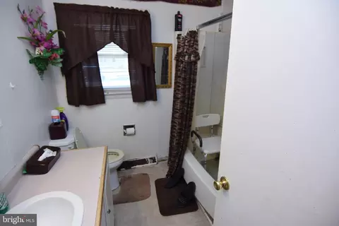 Bath - 202 Poplar St, Delmar, MD 21875 photo 1 of 2