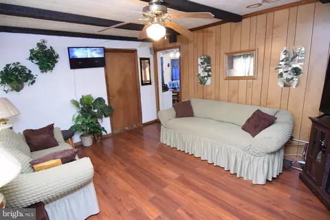 Living - 202 Poplar St, Delmar, MD 21875 photo 4 of 4