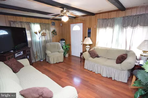 Living - 202 Poplar St, Delmar, MD 21875 photo 3 of 4