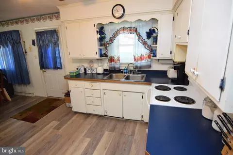 Kitchen - 202 Poplar St, Delmar, MD 21875 photo 3 of 3