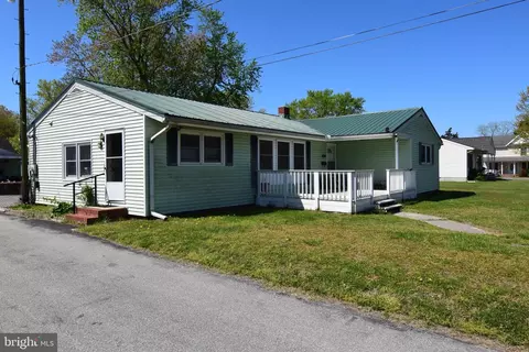 Exterior - 202 Poplar St, Delmar, MD 21875 photo 2 of 9