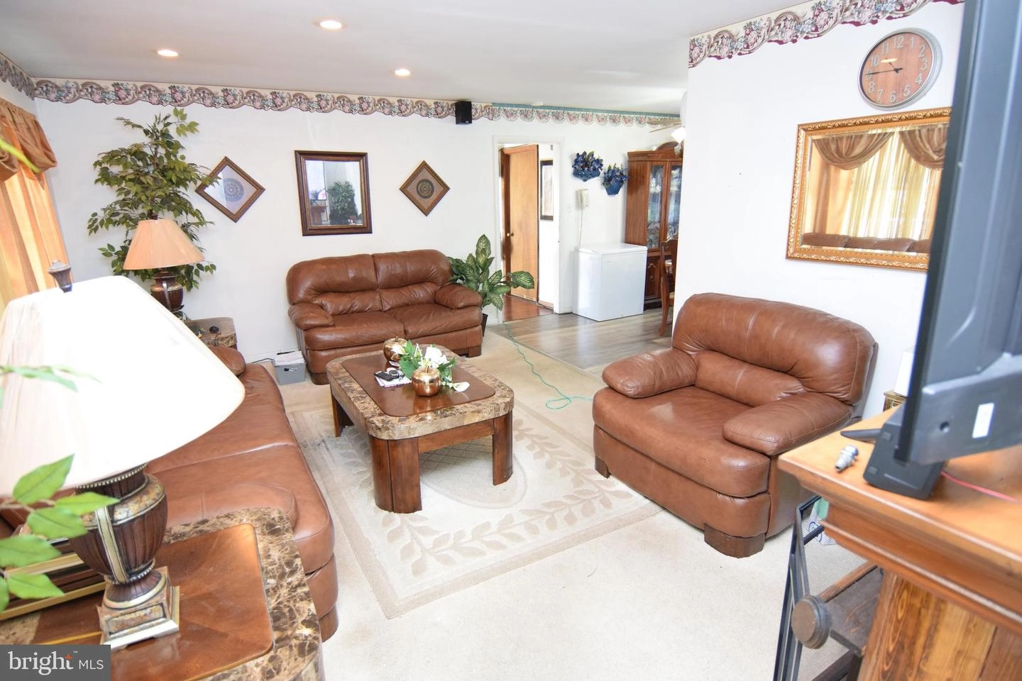 Living - 202 Poplar St, Delmar, MD 21875 photo 1 of 4