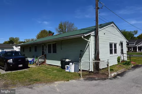 Exterior - 202 Poplar St, Delmar, MD 21875 photo 5 of 9