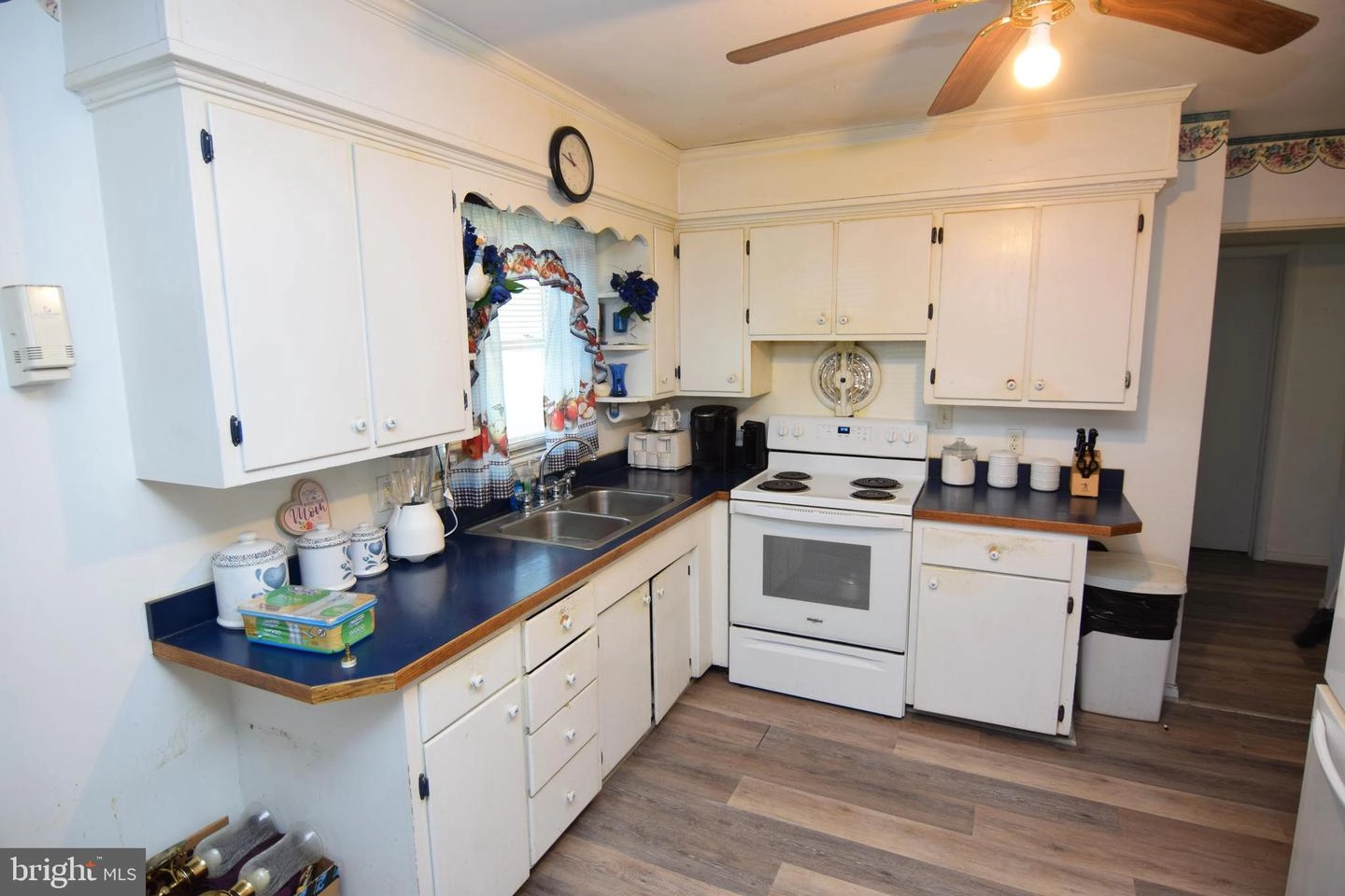 Kitchen - 202 Poplar St, Delmar, MD 21875 photo 2 of 3