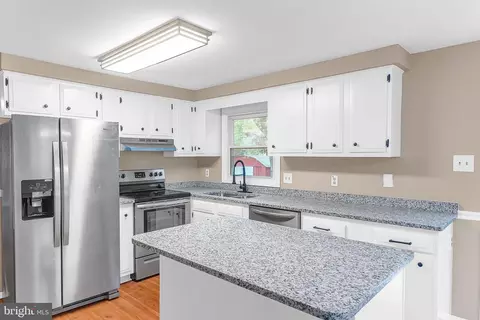 Kitchen - 912 Green Mor Ave, Salisbury, MD 21804 photo 5 of 6