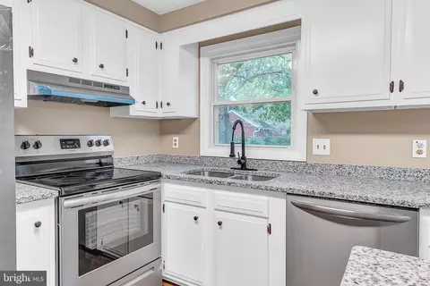 Kitchen - 912 Green Mor Ave, Salisbury, MD 21804 photo 4 of 6