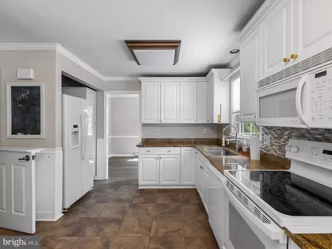 Kitchen - 27197 Pinebrook Ter, Hebron, MD 21830 photo 3 of 3