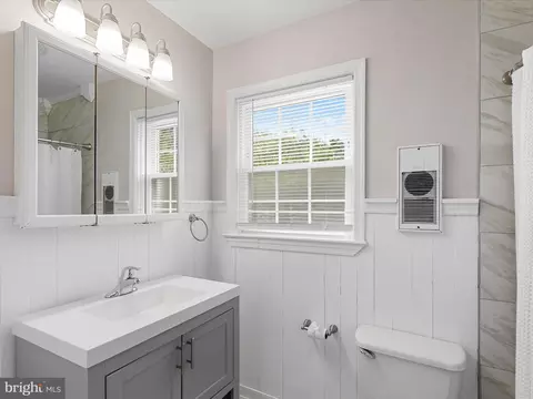 Bath - 27197 Pinebrook Ter, Hebron, MD 21830 photo 1 of 2