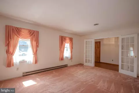 Living - 306 Calvin Dr, Salisbury, MD 21804 photo 3 of 7