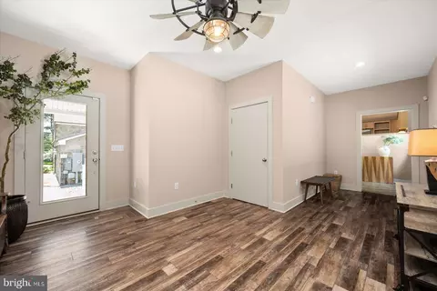 Entry Way - 27016 Edinburgh Ct, Salisbury, MD 21801 photo 2 of 9