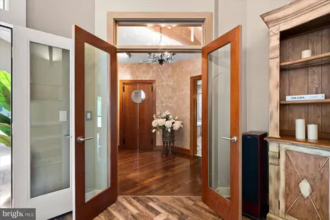 Entry Way - 27016 Edinburgh Ct, Salisbury, MD 21801 photo 4 of 9