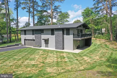 8292 Robin Hood Dr, Salisbury, MD 21804