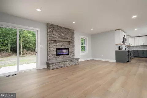 Living - 4305 Ramblin Rd, Salisbury, MD 21804 photo 2 of 4