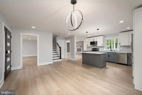 Entry Way - 4305 Ramblin Rd, Salisbury, MD 21804 photo 1 of 3