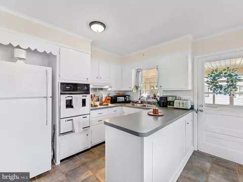 Kitchen - 604 Crestview Ln, Salisbury, MD 21801 photo 2 of 4