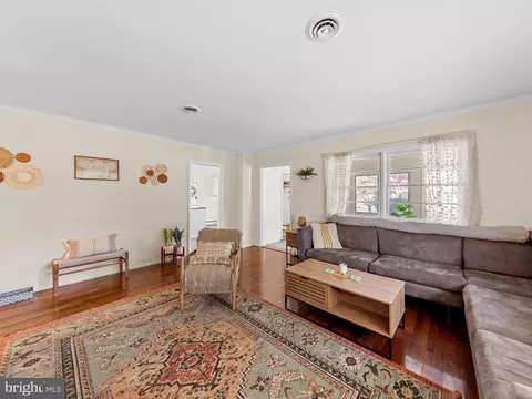 Living - 604 Crestview Ln, Salisbury, MD 21801 photo 3 of 3