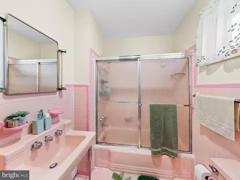 Bath - 604 Crestview Ln, Salisbury, MD 21801 photo 2 of 2