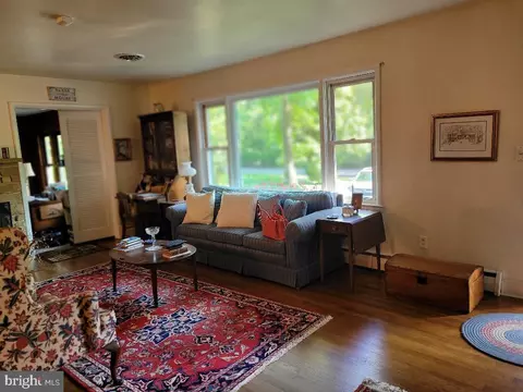 Living - 609 Twin Tree Rd, Salisbury, MD 21801 photo 2 of 3