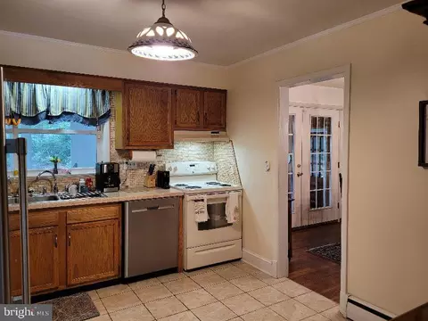 Entry Way - 609 Twin Tree Rd, Salisbury, MD 21801 photo 3 of 3