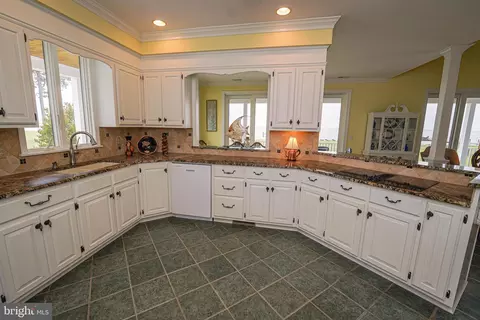 Kitchen - 20240 Nanticoke Rd, Nanticoke, MD 21840 photo 2 of 3