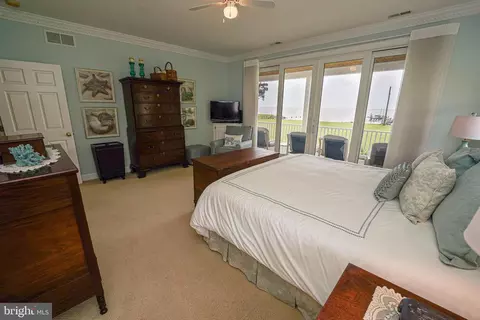 Bedroom - 20240 Nanticoke Rd, Nanticoke, MD 21840 photo 2 of 4