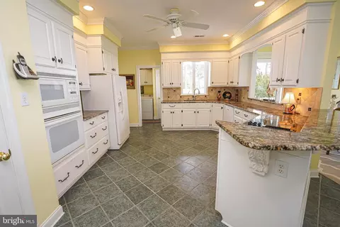 Kitchen - 20240 Nanticoke Rd, Nanticoke, MD 21840 photo 1 of 3