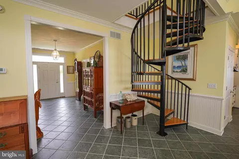 Entry Way - 20240 Nanticoke Rd, Nanticoke, MD 21840 photo 3 of 5