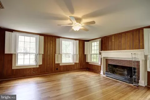 Living - 23819 Nanticoke Rd, Quantico, MD 21856 photo 2 of 5