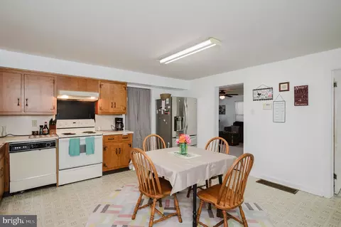 Kitchen - 418 E State St, Delmar, MD 21875 photo 3 of 5