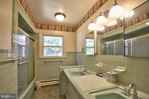 Bath - 305 Wyman Dr, Salisbury, MD 21804 photo 2 of 2