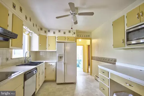 Kitchen - 305 Wyman Dr, Salisbury, MD 21804 photo 2 of 2