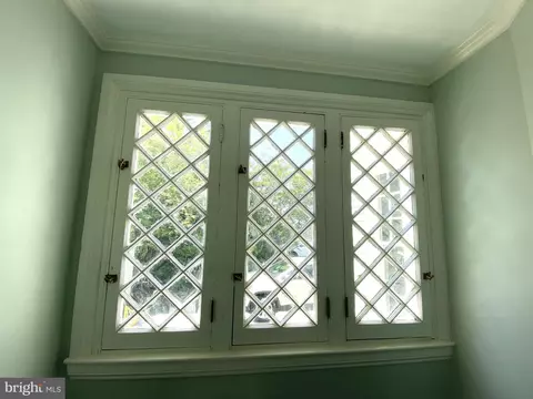 Entry Way - 104 E William St, Salisbury, MD 21801 photo 6 of 12