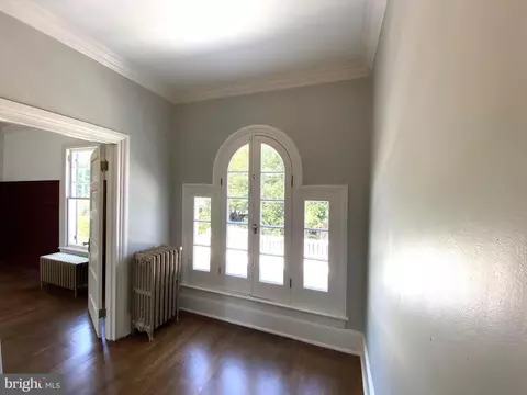 Entry Way - 104 E William St, Salisbury, MD 21801 photo 9 of 12