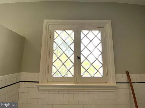 Bath - 104 E William St, Salisbury, MD 21801 photo 5 of 6
