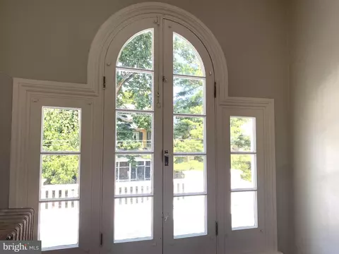 Entry Way - 104 E William St, Salisbury, MD 21801 photo 10 of 12